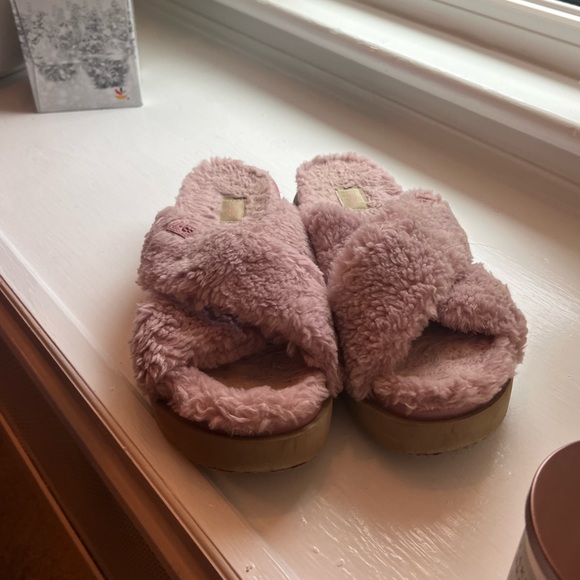 Pink uggs fuzzy platform slide slipper sandals - Picture 1 of 5